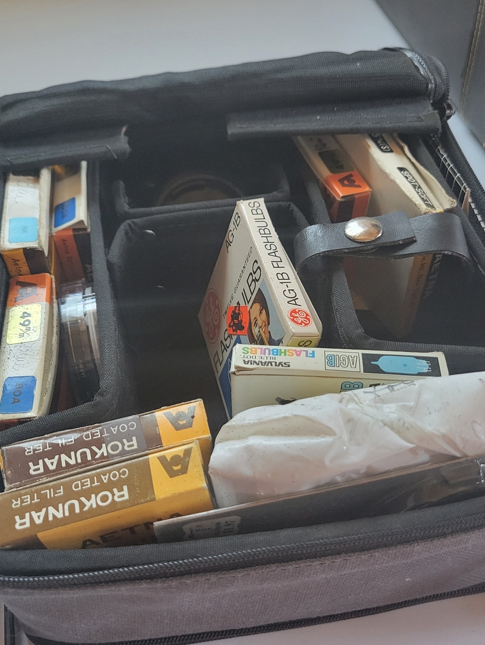 Assorted Camera Flashbulb and Film Storage Case with Boxes(DW)